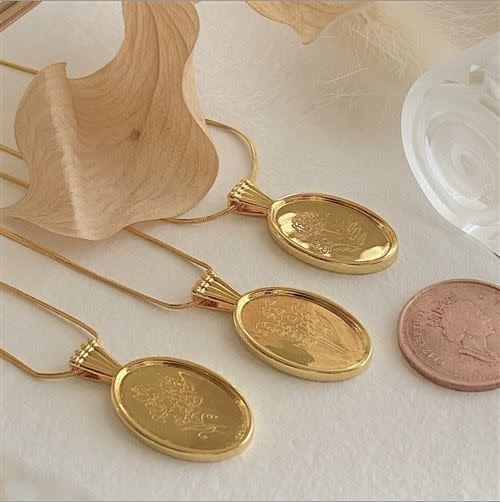 Pika & Bear Le Clos Normand Birth/Wildflower Necklace