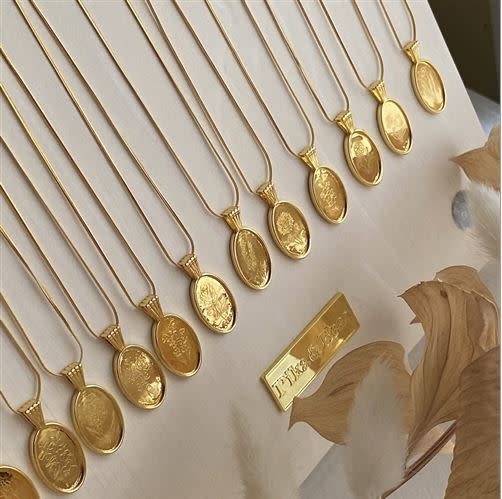 Pika & Bear Le Clos Normand Birth/Wildflower Necklace