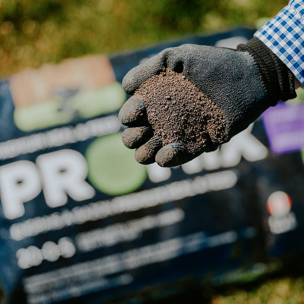 Pro Mix Heal and Feed Lawn Fertilizer 20-0-5 6.6kg