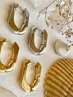 Pika & Bear Cubanos Wavy Rectangular Hinge Hoops