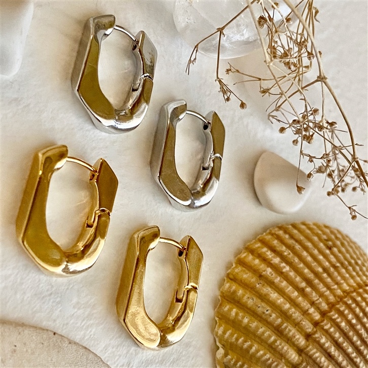 Pika & Bear Cubanos Wavy Rectangular Hinge Hoops