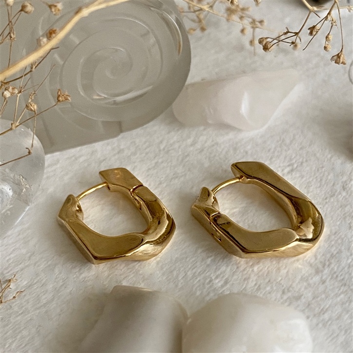 Pika & Bear Cubanos Wavy Rectangular Hinge Hoops