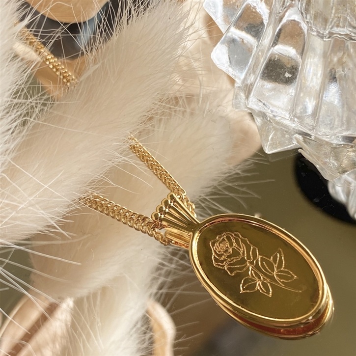Pika & Bear Le Clos Normand Birth/Wildflower Necklace