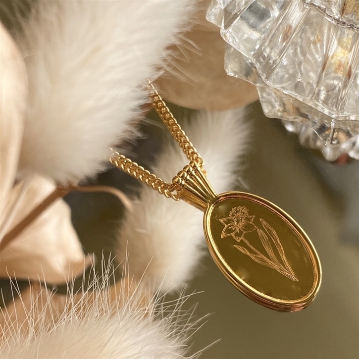 Pika & Bear Le Clos Normand Birth/Wildflower Necklace