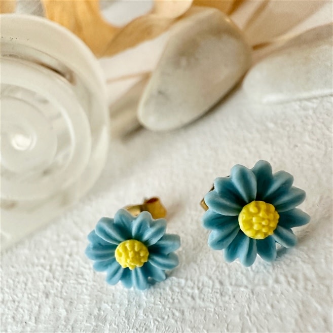 Pika & Bear Bellis Porcelain Daisy Studs