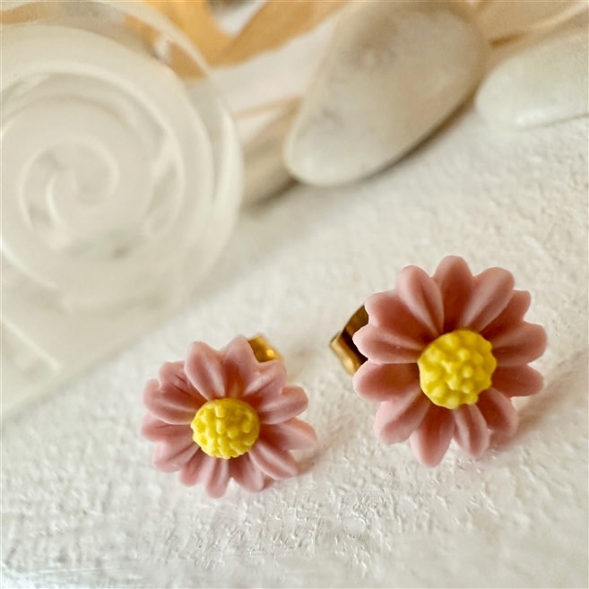 Pika & Bear Bellis Porcelain Daisy Studs