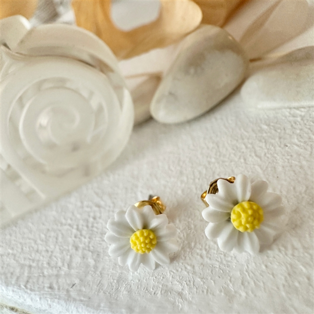 Pika & Bear Bellis Porcelain Daisy Studs