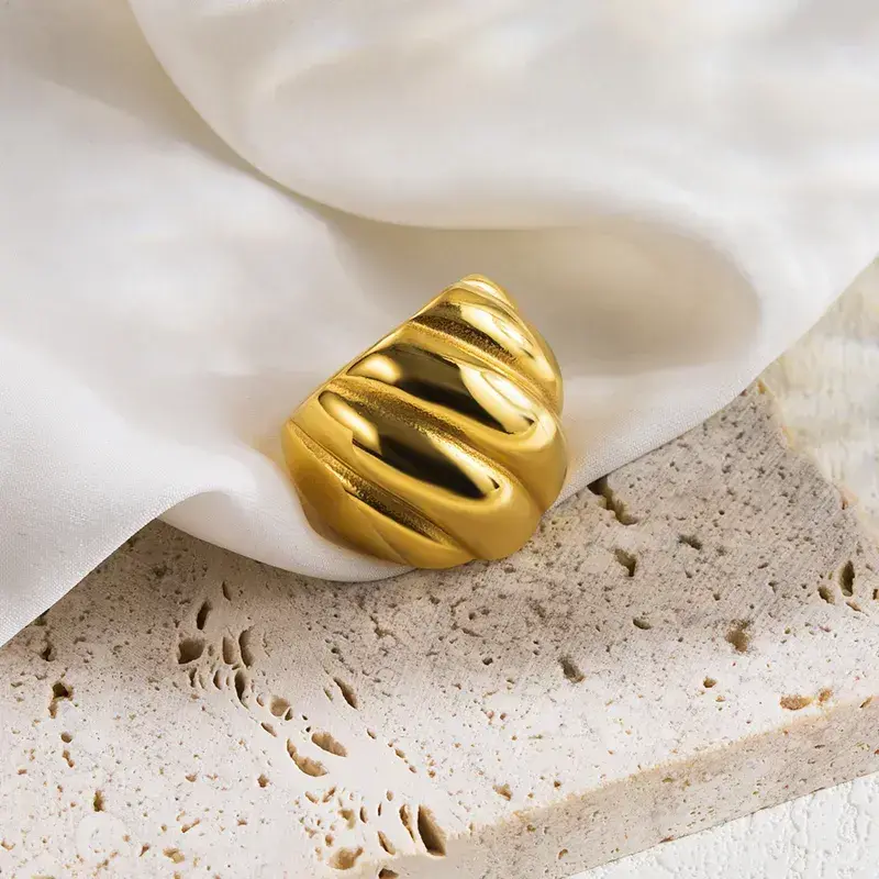 Dutch Growers Geometric Ring