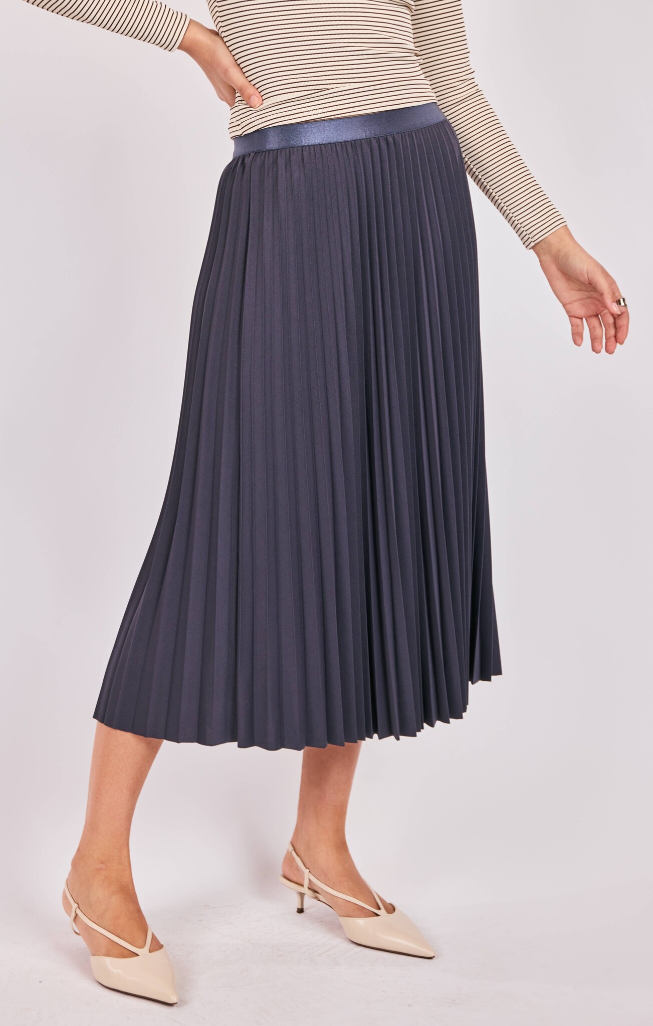 Sadie and Sage Full of Charm Pleated Midi Skirt
