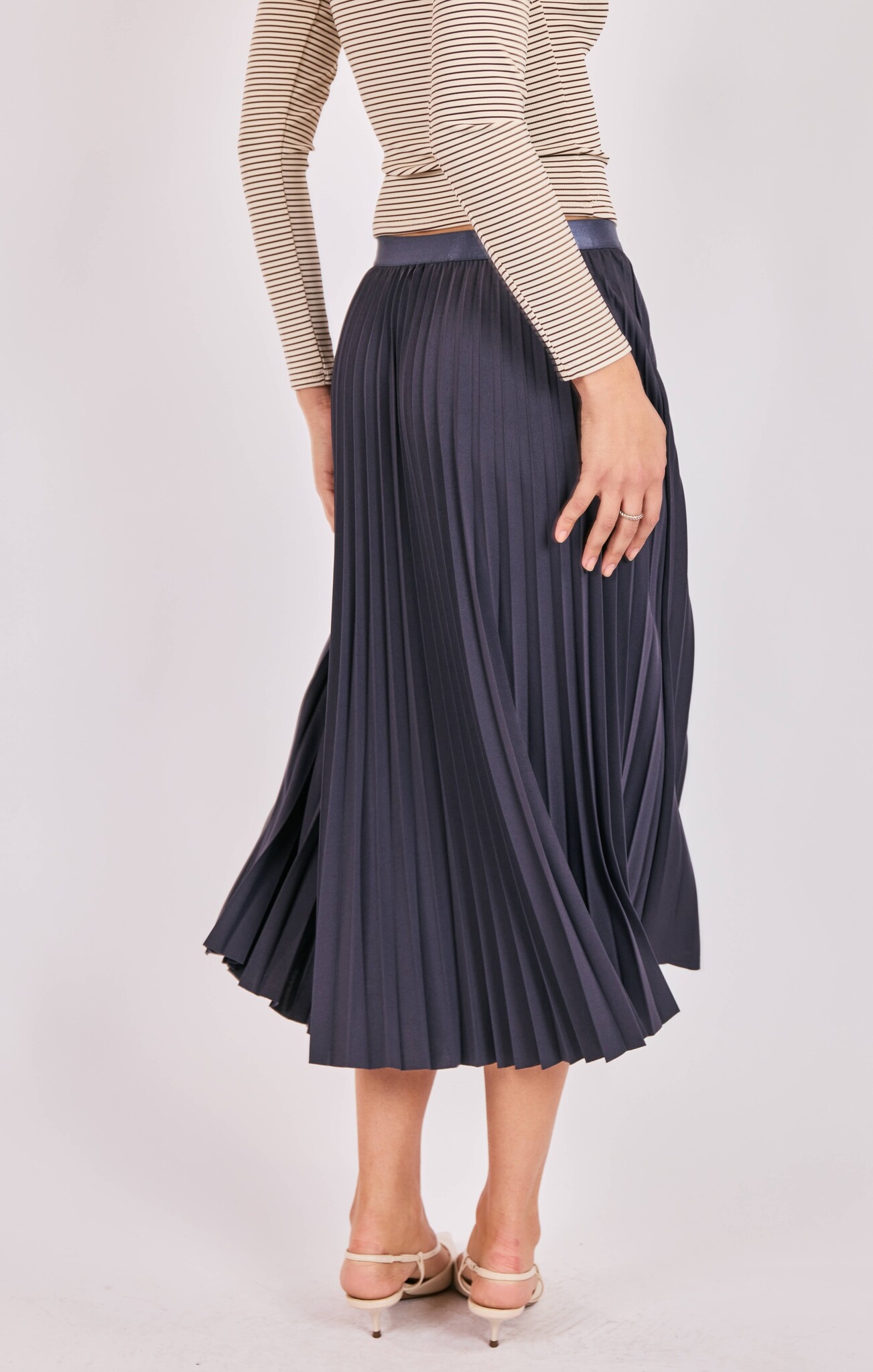 Sadie and Sage Full of Charm Pleated Midi Skirt