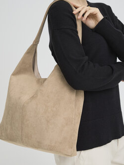 B.Young Vuese Shoulder Bag