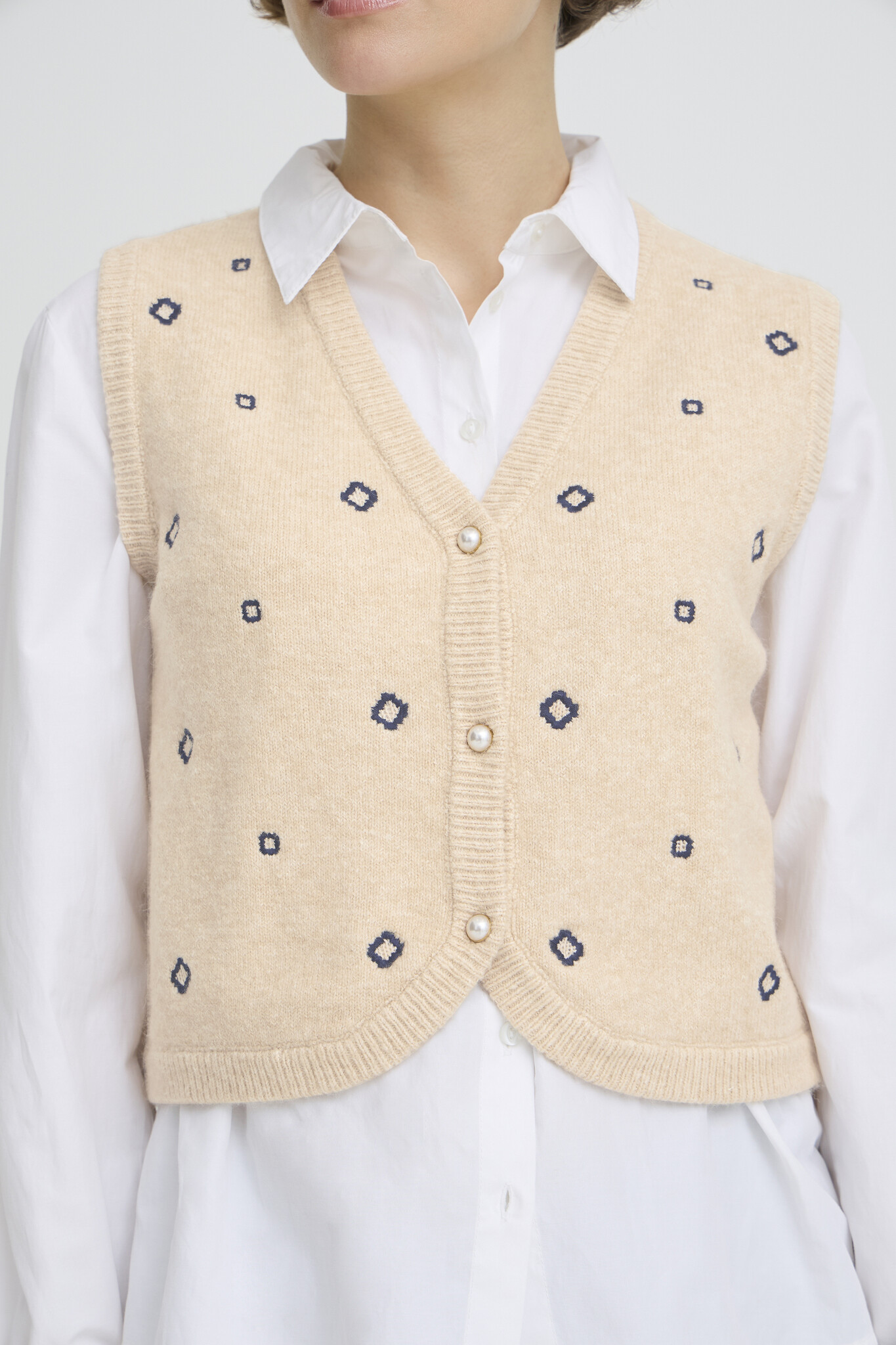 B.Young Nadika EMB Vest