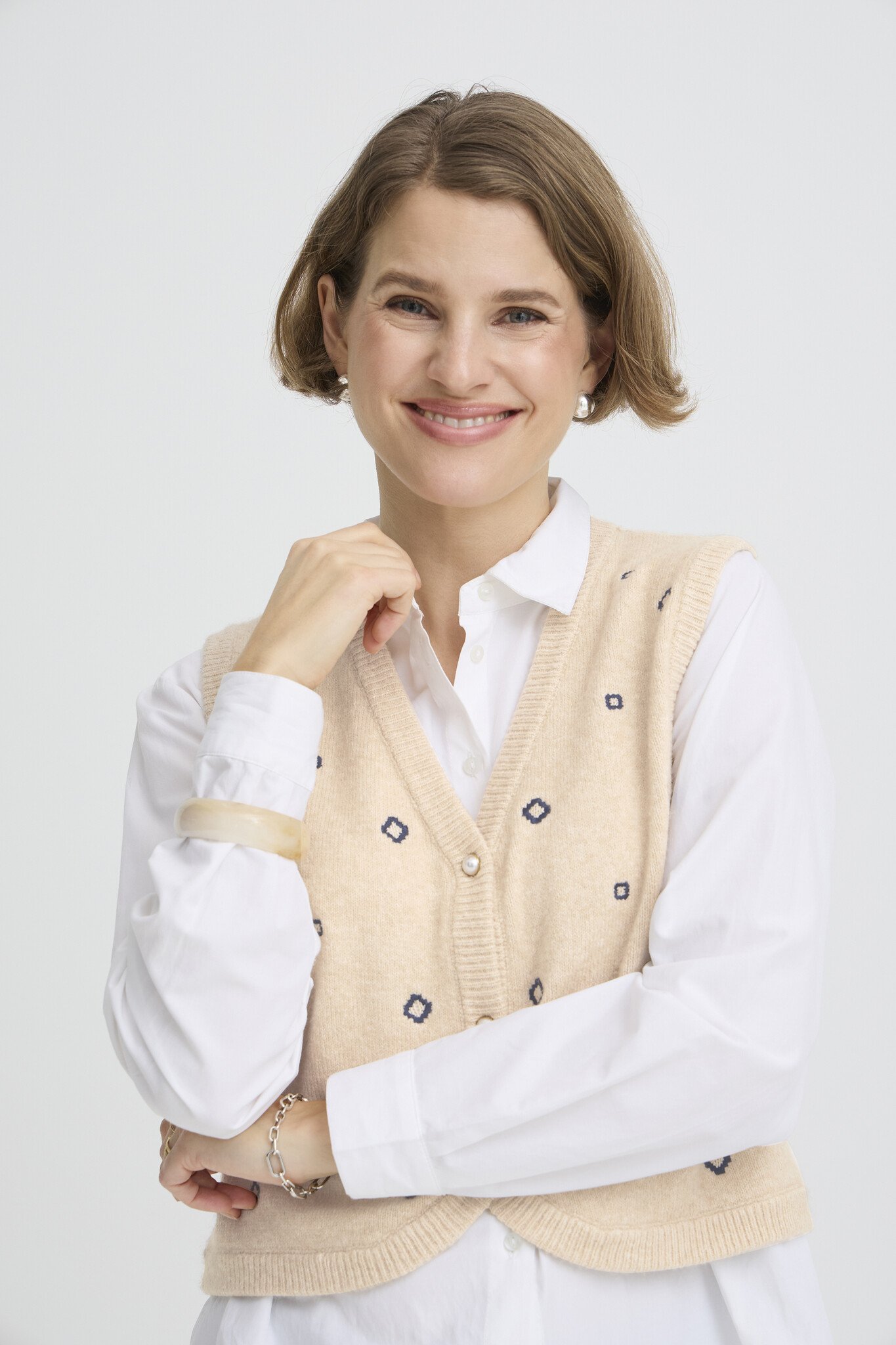 B.Young Nadika EMB Vest