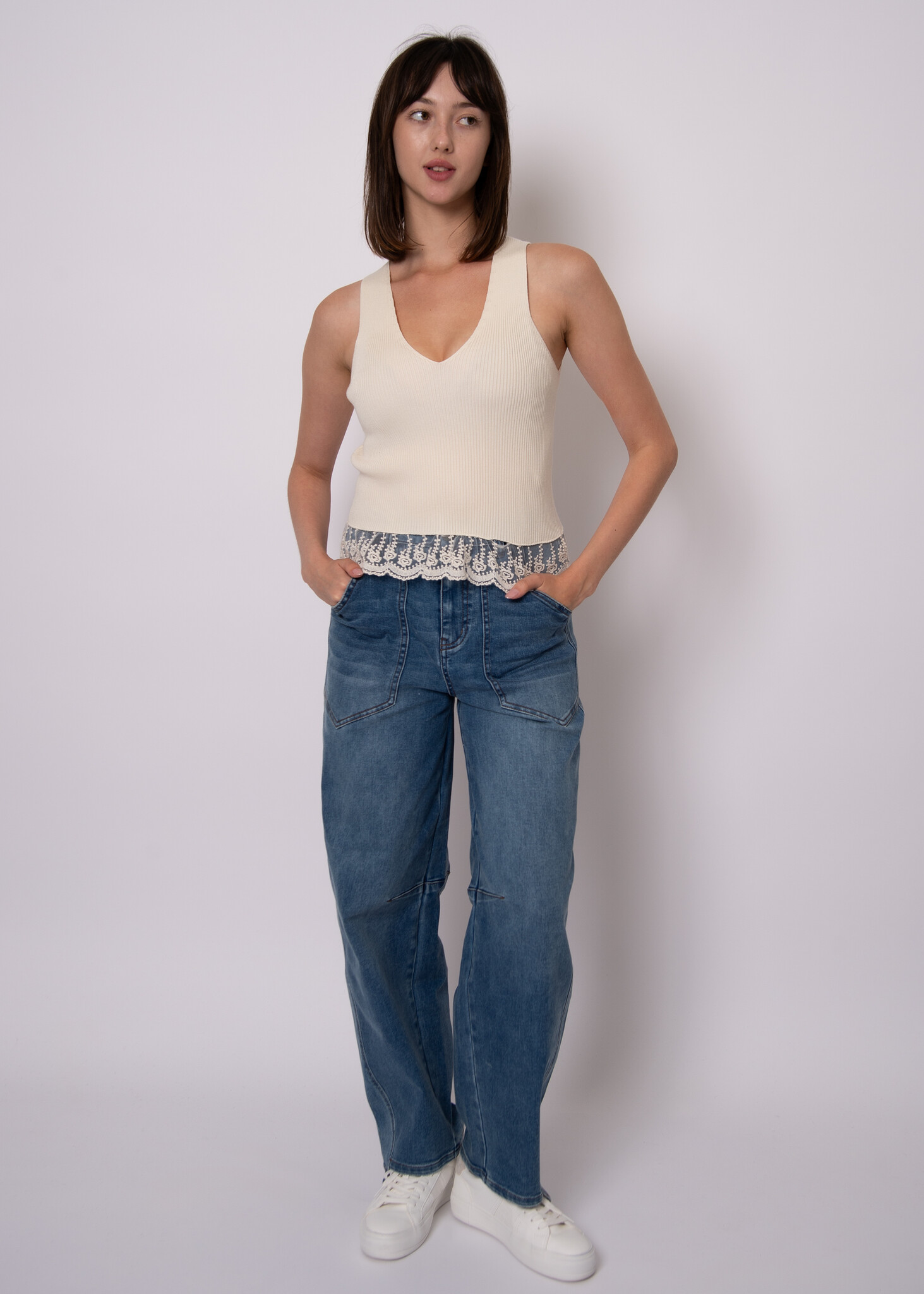 RD Style Amani Sleeveless V-neck Pullover