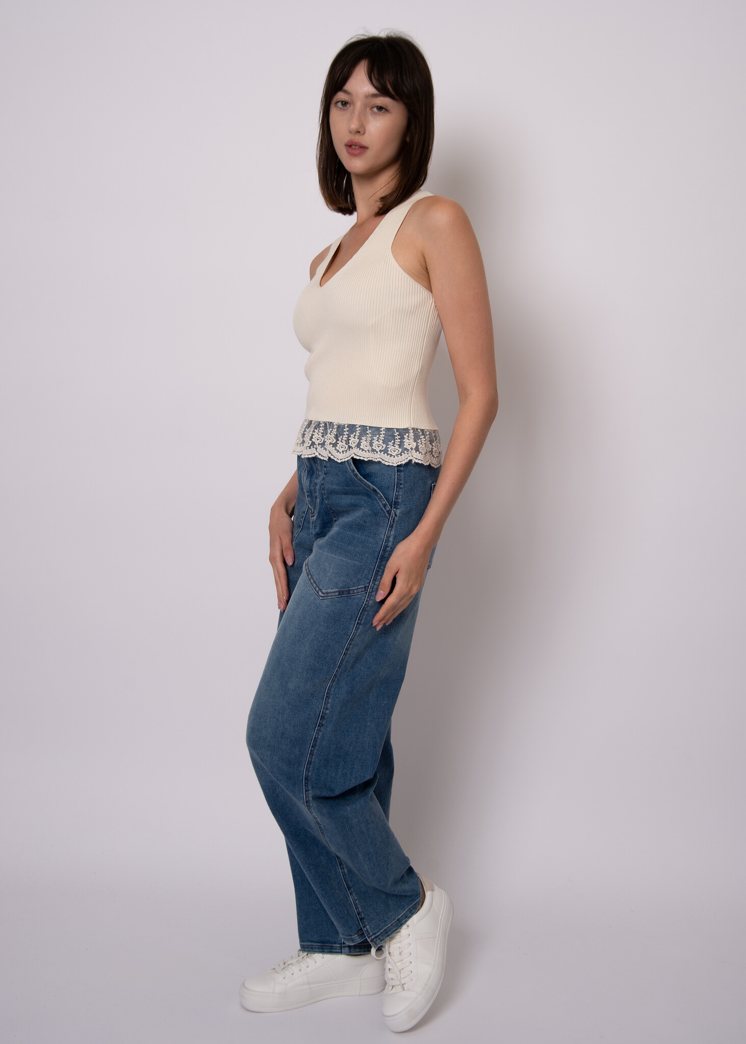 RD Style Amani Sleeveless V-neck Pullover