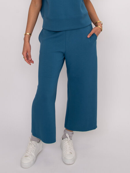 RD Style Victoria Soft Knit Cropped Pant