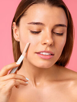 Lemon Lavender Fuzz Off Dermaplaner Facial Razor