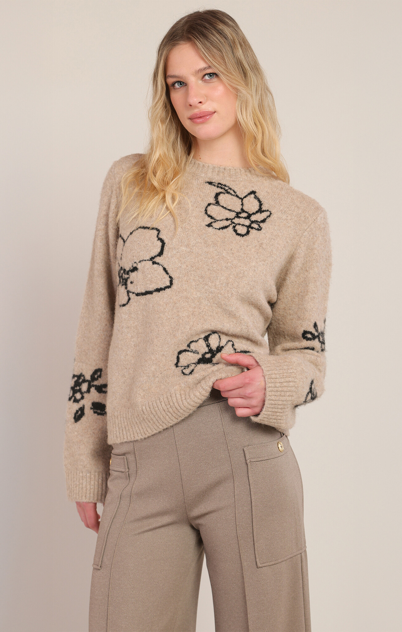 Room 34 Flower Crewneck Sweater