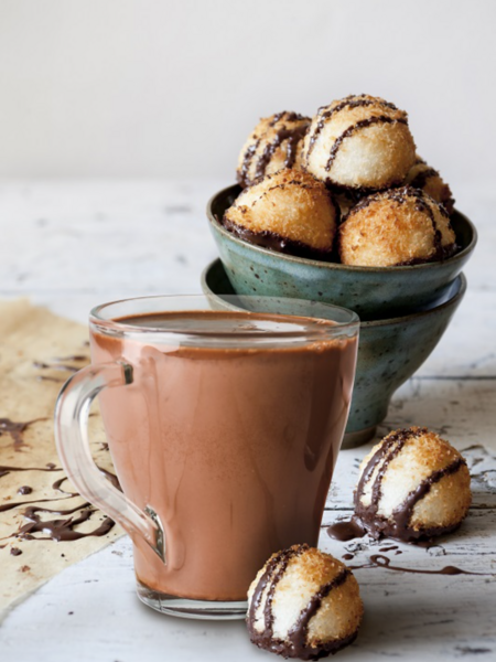 Gourmet Du Village Mini Hot Chocolate Macaroon