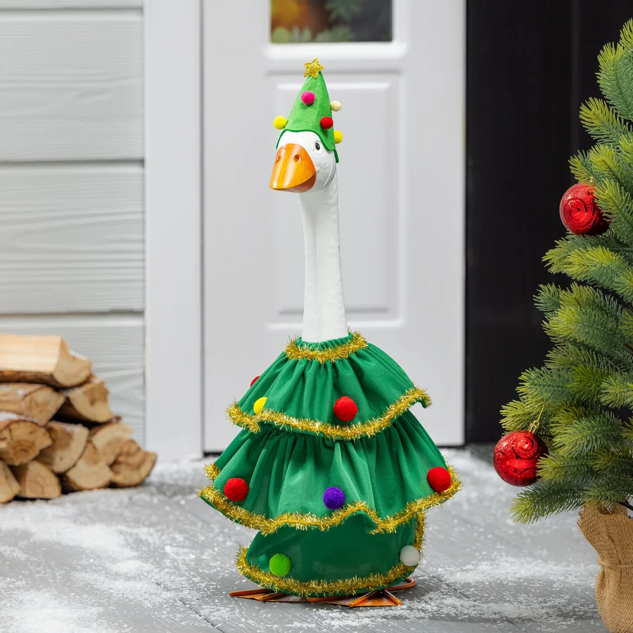 Giddy Outfit Christmas Tree