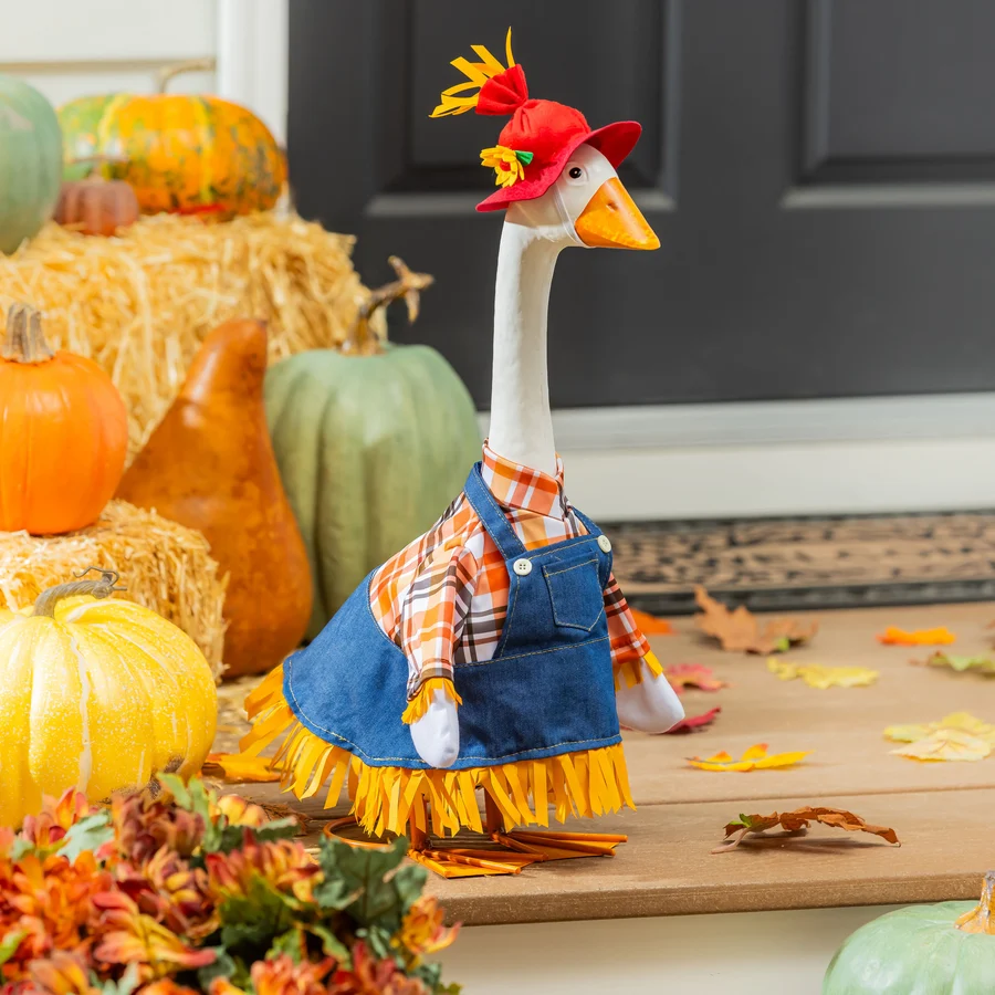 Giddy Outfit Scarecrow