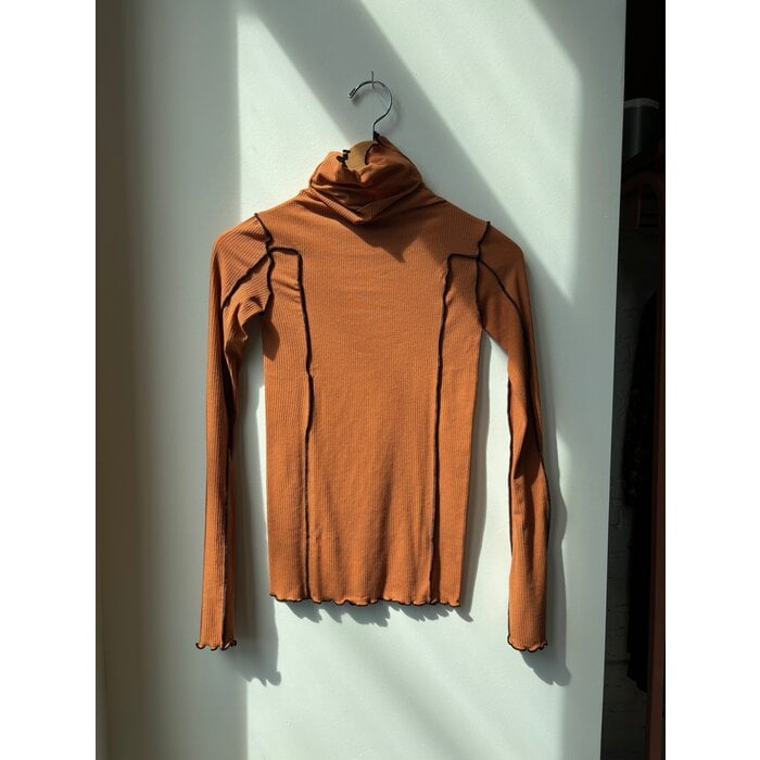 Baserange Omato Turtleneck