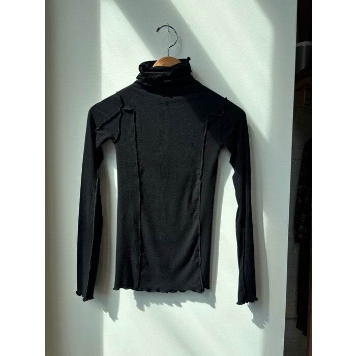 Baserange Omato Turtleneck