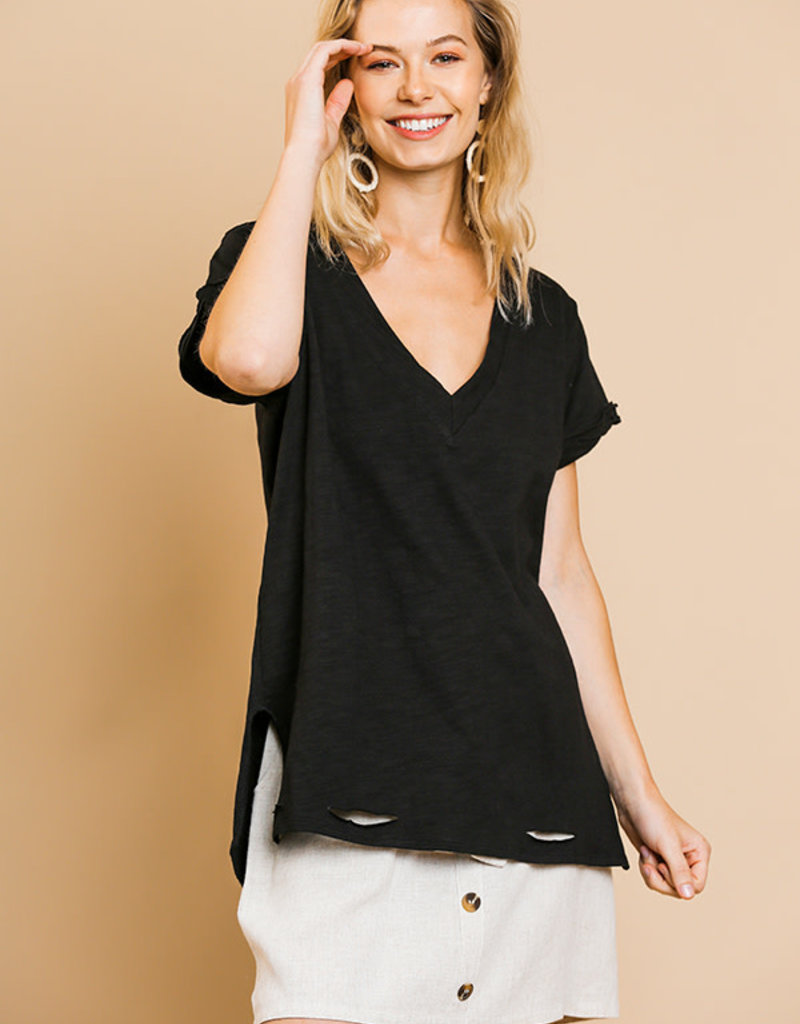 GATHERED SS V-NECK W/DISTRESSED HEM TEE