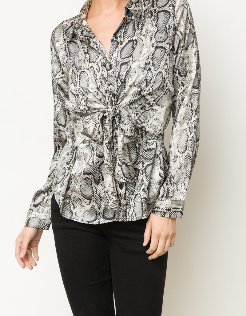 ANIMAL PRINTED FRONT TWIST SHIRT