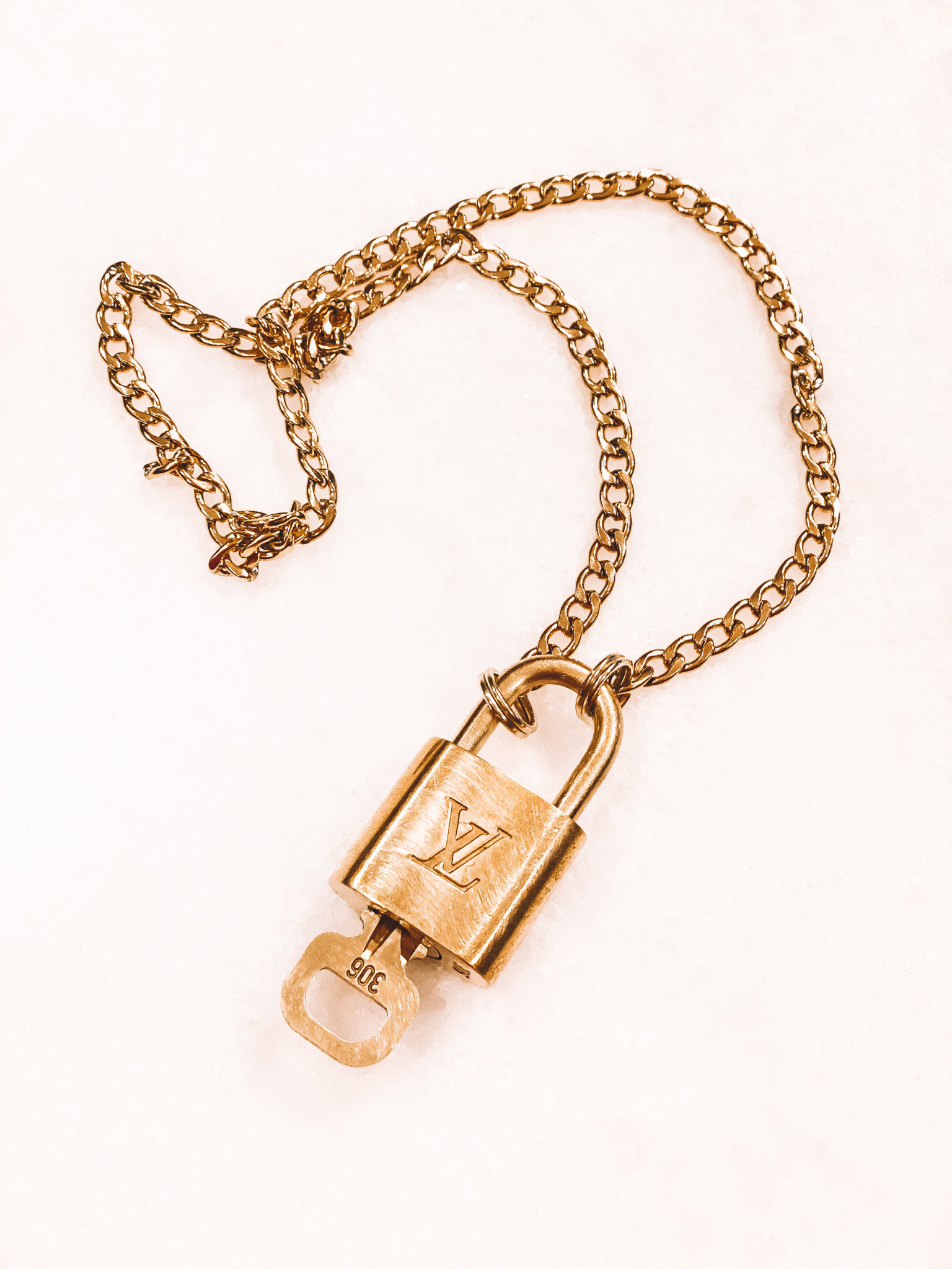 LV LOCK & KEY CHAIN NECKLACE LV LOCK & KEY CHAIN NECKLACE