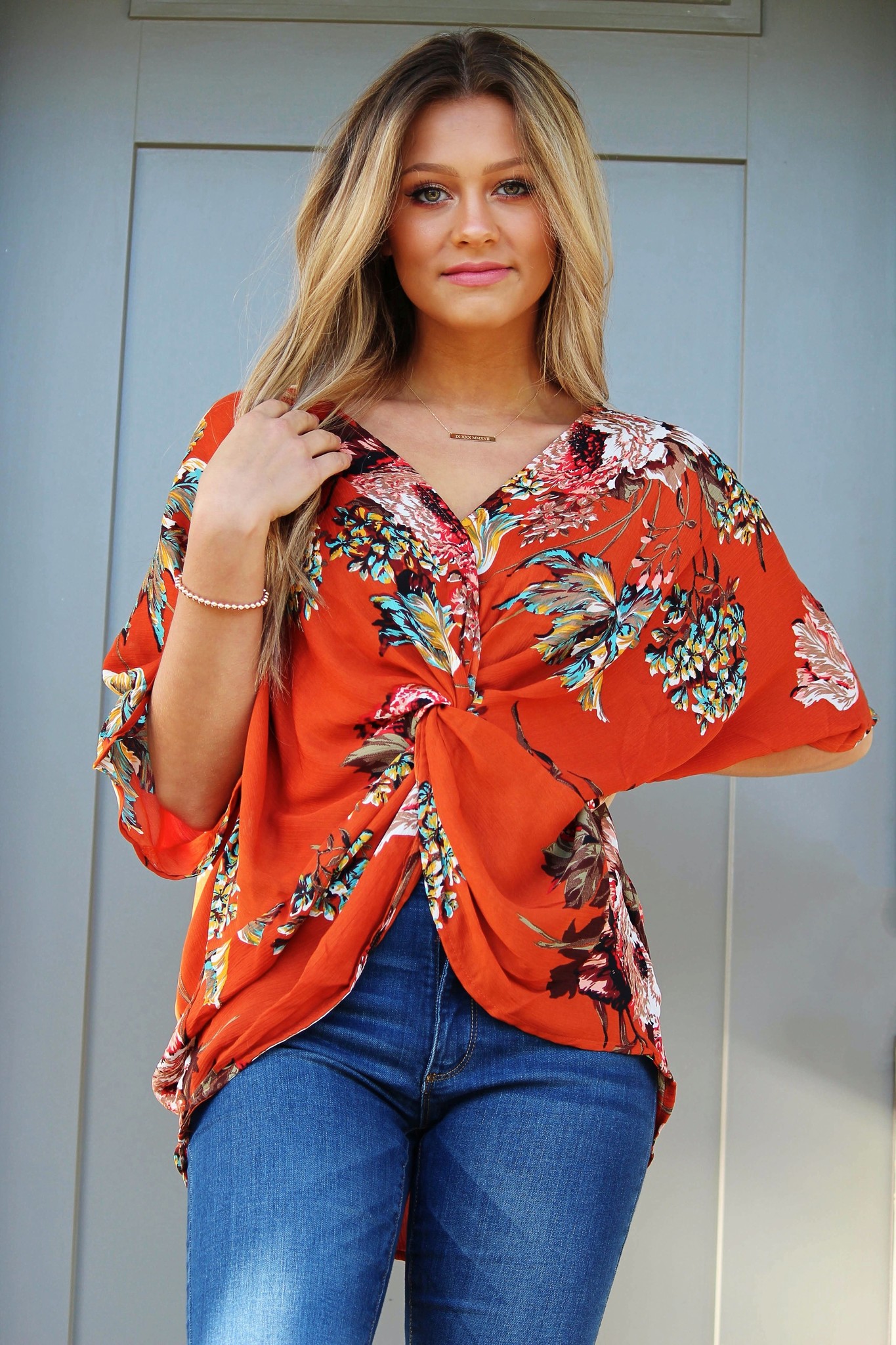 FLORAL V-NECK TOP W/GATHERED KNOT- SUNSET MIX FLORAL V-NECK TOP W/GATHERED KNOT- SUNSET MIX