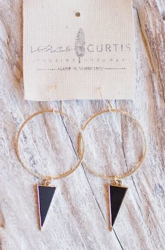 LESLIE CURTIS JEWELRY AVETT GOLD TRIANGLE HOOPS LESLIE CURTIS JEWELRY AVETT GOLD TRIANGLE HOOPS