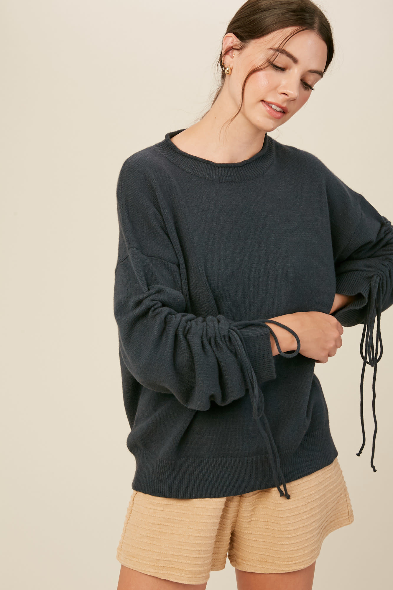 GRAY RUCHED SLEEVE PULLOVER SWEATER GRAY RUCHED SLEEVE PULLOVER SWEATER