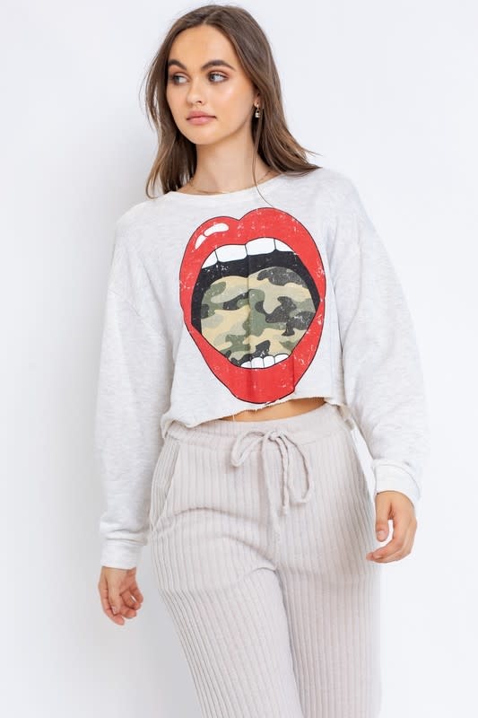 LE LIS CAMO LIPS SCREEN PRINT CROPPED TOP LE LIS CAMO LIPS SCREEN PRINT CROPPED TOP