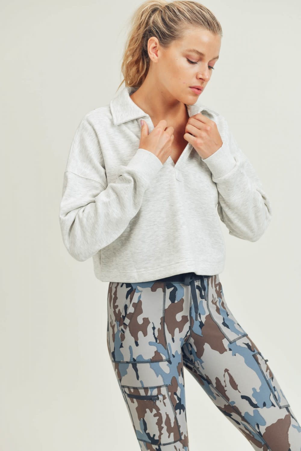 MONO B LEANA BOXY COLLARED CROP TOP MONO B LEANA BOXY COLLARED CROP TOP