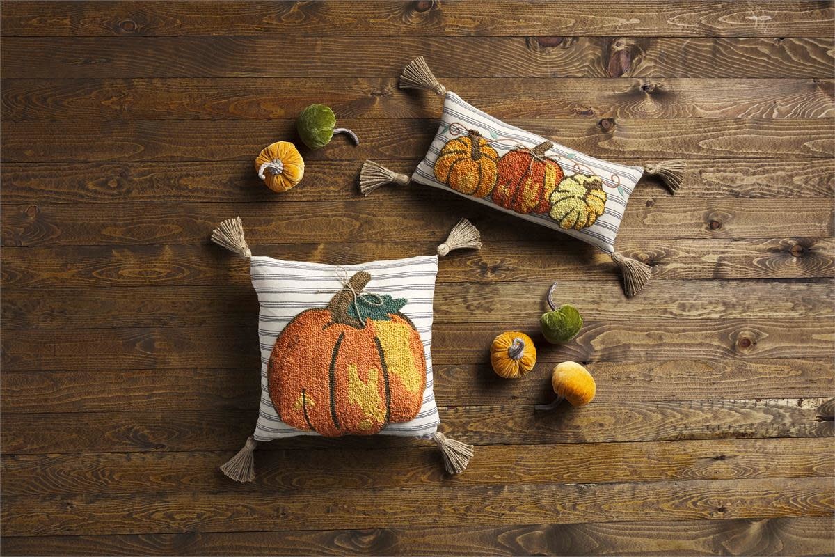 MUD PIE HOOKED PUMPKIN PILLOWS