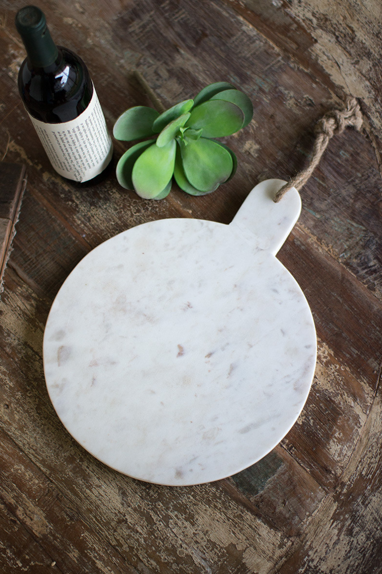 KALALOU ROUND MARBLE CUTTING BOARDS WITH JUTE HANGERS