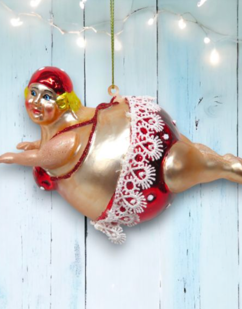 PLUMP LADY SWIMMER
