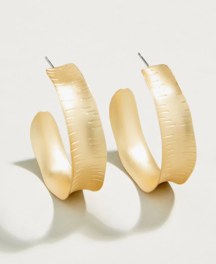 QUEENIE HOOP EARRINGS GOLD QUEENIE HOOP EARRINGS GOLD