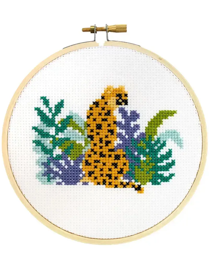 THE STRANDED STITCH CHEETAH CROSS STITCH KIT