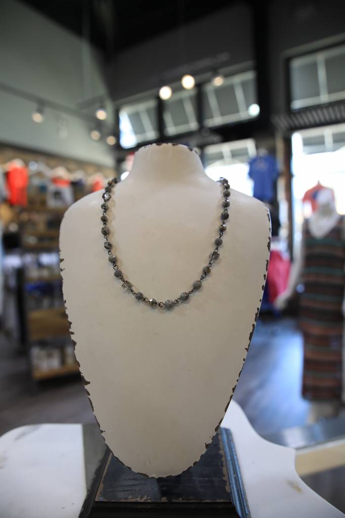 LULA 'N' LEE SINGLE STRAND CHOKER 12" LULA 'N' LEE SINGLE STRAND CHOKER 12"