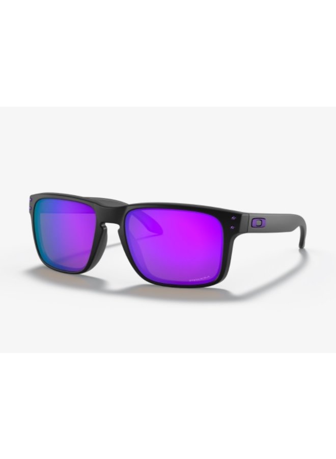 OAKLEY HOLBROOK - MATTE BLACK W/ PRIZM VIOLET LIFESTYLE