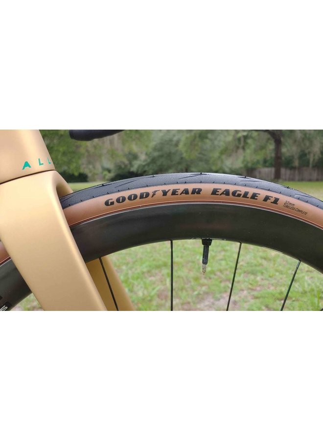 GOODYEAR TIRE ROAD EAGLE F1 TUBELESS COMPLETE 700X25 TAN