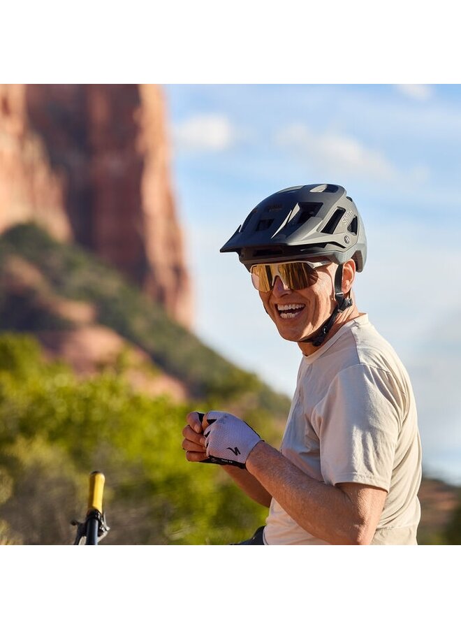 Smith Glasses Motive | Matte Bone | ChromaPop Black Gold Mirror