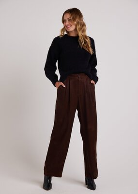 Bella Dahl Pleat Front Trouser - Mahogany Brown