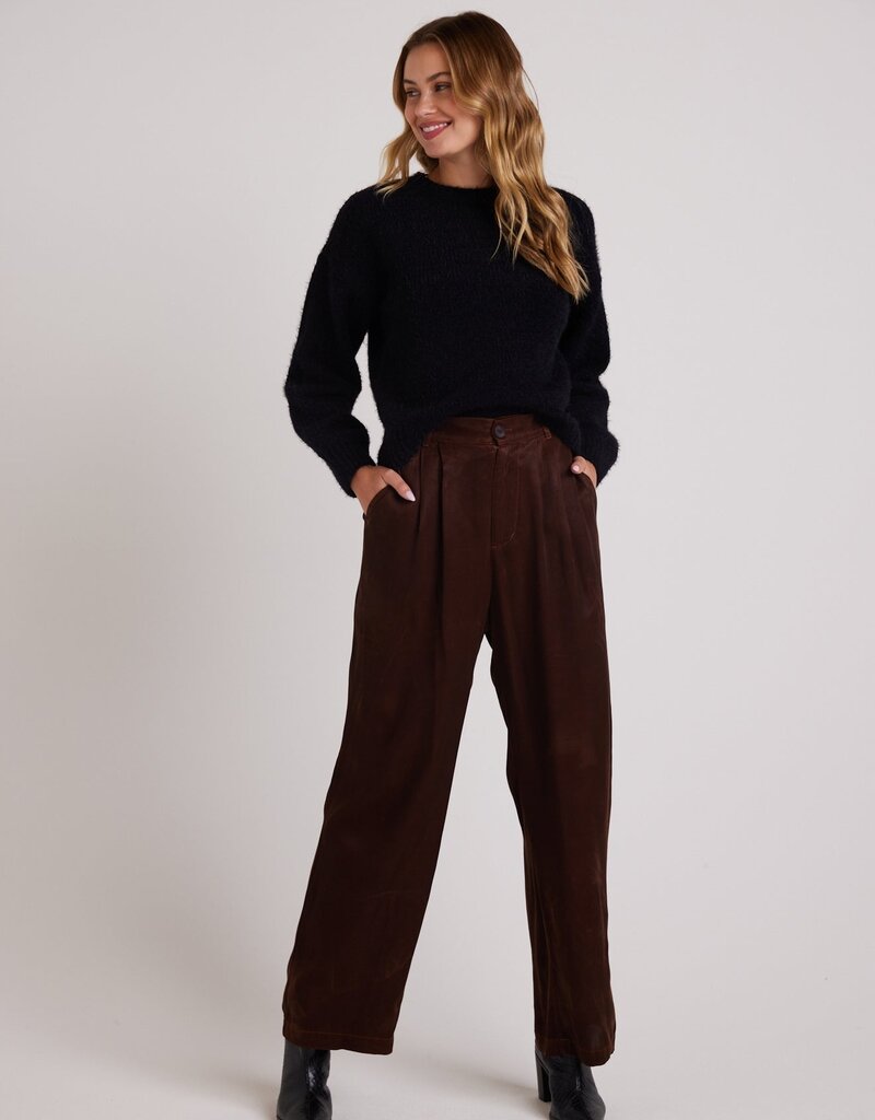 Bella Dahl Pleat Front Trouser - Mahogany Brown