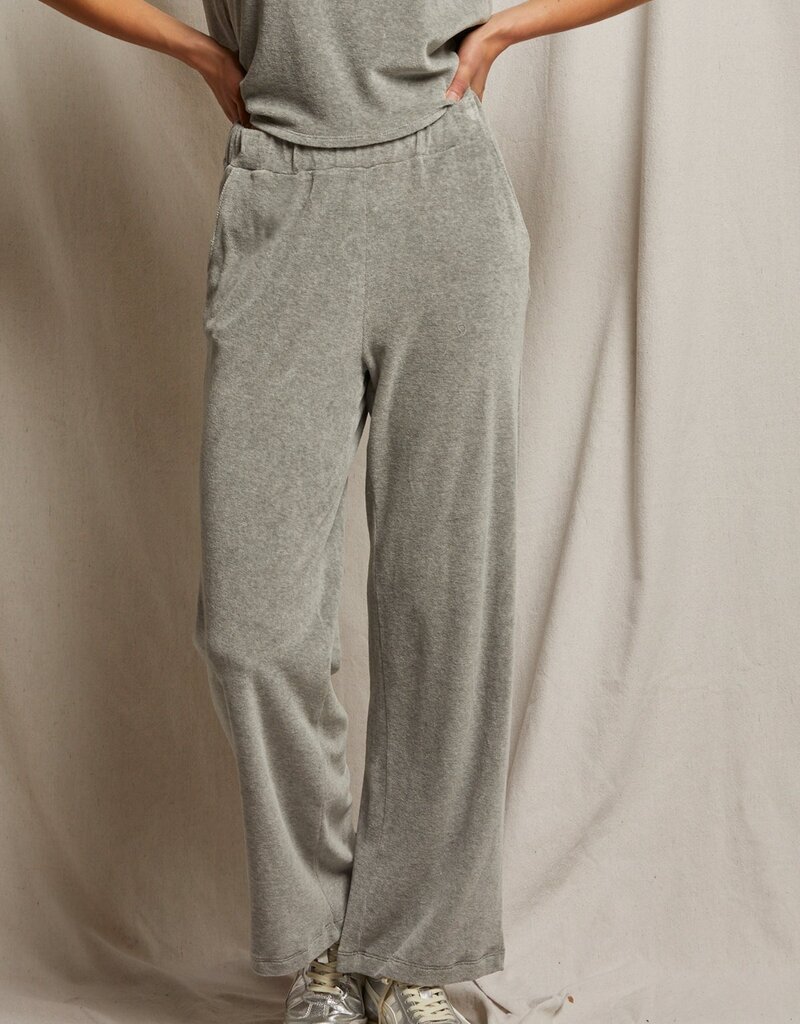 perfectwhitetee Holly Velour Relaxed Leg Sweatpant