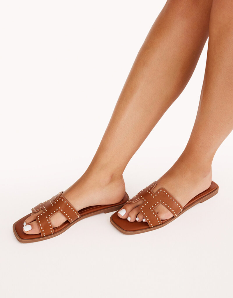 Billini Gordy Sandal - Tan & Gold Studs