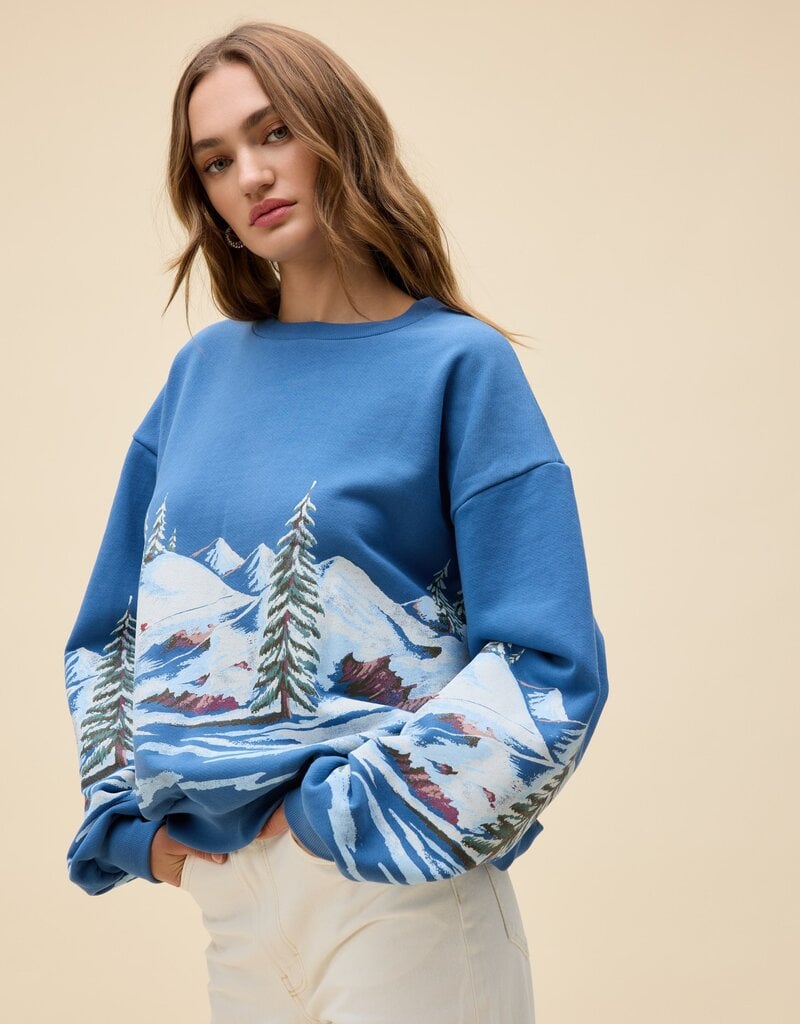 Daydreamer Alpine Ski Scene Oversized Crew
