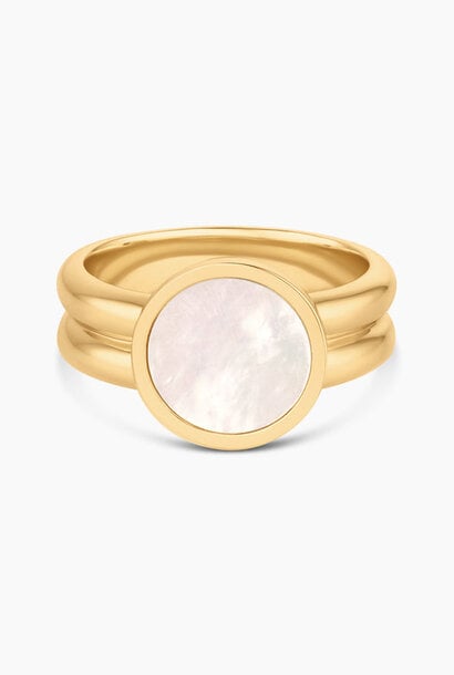 Svea Mother of Pearl Ring